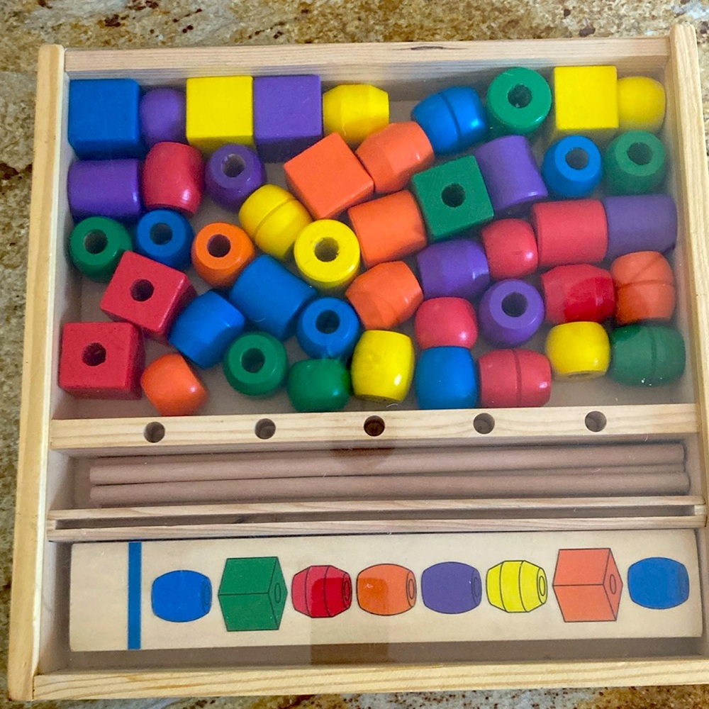 Melissa and Doug Bead Sequencing Set.